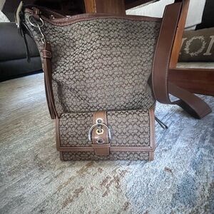 EUC🌹 COACH Monogram Patterned Women’s Crossbody W/Wallet - Camel Color